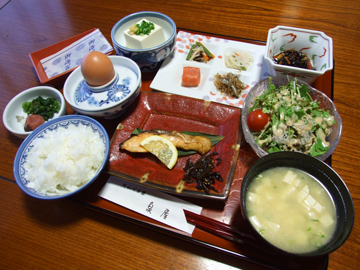 旅館定番の和朝食です!バランスの良い食事で朝から元気に♪