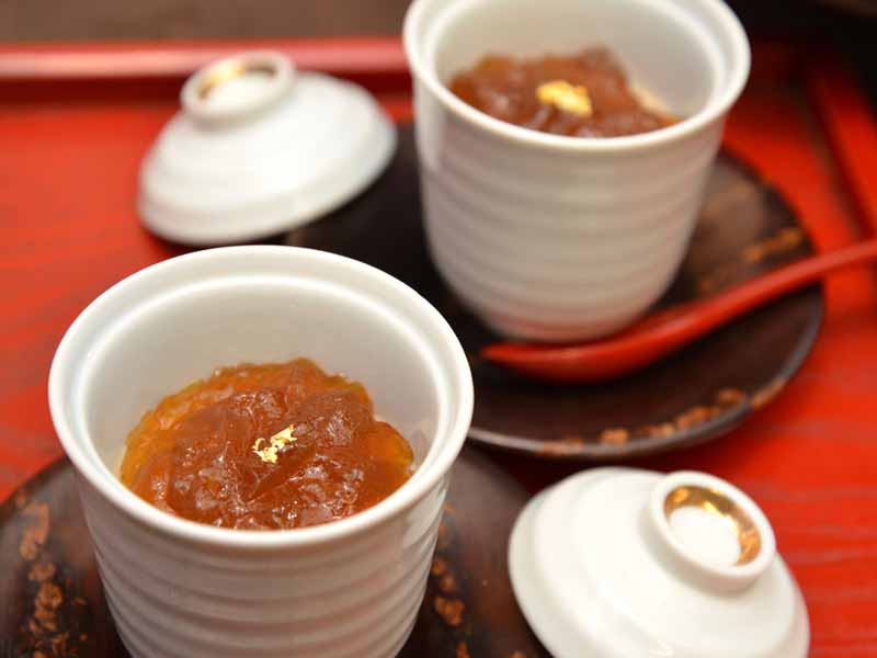 杖立プリン/湯けむり立ち上る杖立では、温泉の蒸気を活かし「甘玉子」所謂“プリン”が作られてきました。
