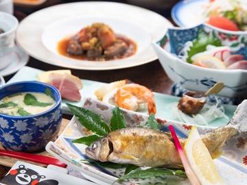 *（夕食一例）熊本の季節の味覚をご堪能いただける約10品の会席料理です。