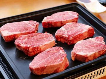 *【夕食一例】夕食は滋賀牛の極上ヒレステーキをお部屋でお楽しみください。