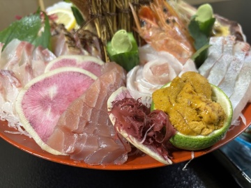 【お魚天国】お客様からご好評いただいているお魚盛り（3人前）。