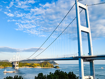 *来島海峡大橋◆瀬戸の島々を結ぶしまなみ海道。因島へのアクセスにもご利用ください