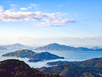 *瀬戸内海◆のどかに船がとおる瀬戸内海の島々にはのんびりとした時間がながれています