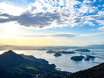 *来島海峡大橋◆瀬戸の島々を結ぶしまなみ海道。因島へのアクセスにもご利用ください
