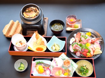 *夕食一例（スタンダードメニュー）/新鮮魚介の夕食膳をお楽しみください！