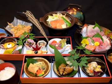 *夕食|秋の献立一例（スタンダードメニュー）/新鮮魚介の夕食膳をお楽しみください