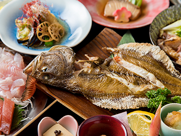 *夕食一例/日本海の地魚など旬彩豊かな自慢の食材を使用