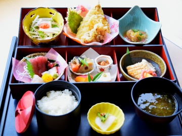 *夕食（冬のとくとくプラン）/お弁当風の夕食膳