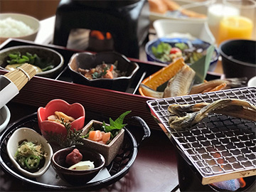 *朝食/お気に入りのおかずは道の駅でもご購入可能。お魚種類やお料理は仕入れや季節により異なります。