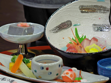 *【夕食一例】その時の旬の食材で、会席料理をご用意いたします。