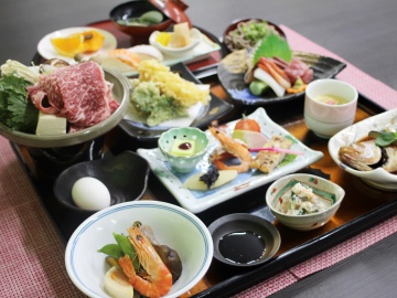 【夕食一例】グレードアップ会席。厳選された地産地消の食材をお楽しみください！