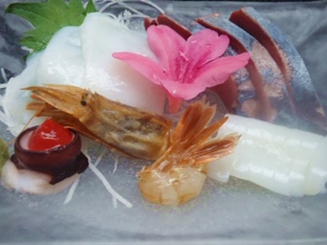 *【お造り盛り合わせ】お料理には、必ずお刺身はお出ししております。