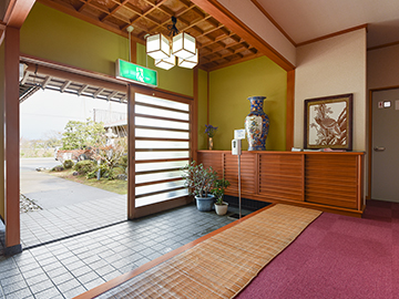 *【玄関・ロビー】かに・荒磯料理「志麻」にようこそ♪安らぎのひと時をお過ごしください。