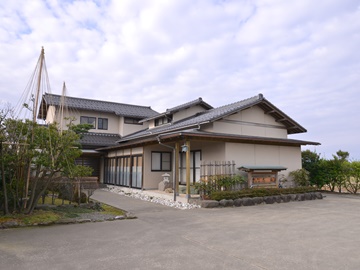 *【外観】自然に囲まれた静かな民宿でのんびりとお過ごしください。
