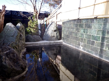 *露天風呂/移りゆく四季の空気と風景を感じながら。