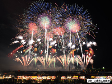 *夏の夜空を鮮やかに彩る大曲花火大会へGO！