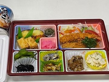 *お弁当/ご夕食のお弁当はフロントにてお渡し致します（日替わり弁当メニュー）