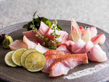新鮮！旬のお魚のお造りをご用意致します。