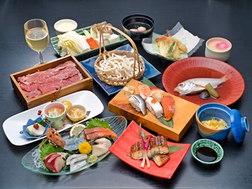 *【夕食一例】四季荘会席。贅沢するならこちらのスペシャル会席がオススメ！お肉も海の幸も楽しめます。