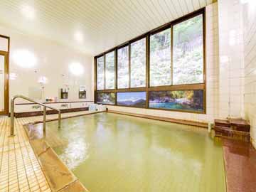 *【温泉大浴場・男湯】泉質はアルカリ泉なのでお肌がつるつるに!