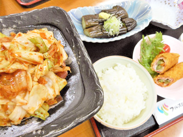 【ビジネスプラン】夕食定食一例・炒めもの、揚げ物、お野菜とボリューム&バランス共に◎♪