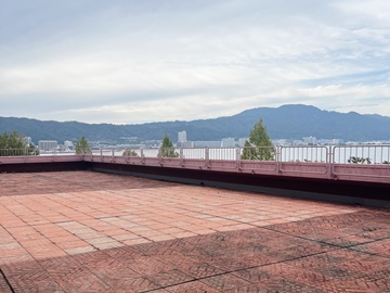 *【屋上】花火大会の日限定で解放される当館の屋上です。特等席で圧巻の花火をお愉しみいただけます♪