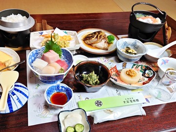 *夕食一例/旬菜料理・海の幸と山の幸をバランス良く