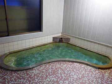 *大浴場一例（男女入れ替え制）/加水なし・源泉かけ流しの柔らかなお湯は、入りやすい温度で浸かり易い♪