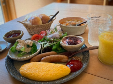 *ご朝食一例/彩り豊かなワンプレート。パンスープか、ご飯お味噌汁、その日の気分で好きな朝食を選べます。