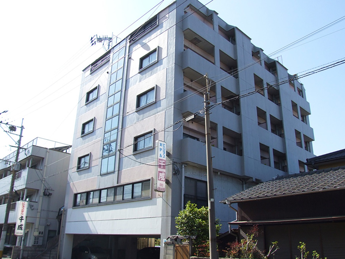 お部屋には浴衣をご用意しております。　※お子様用はございません