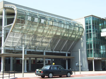 最寄駅『苅田駅』.。当ホテルまでは徒歩８分です。