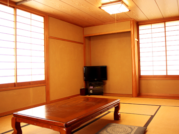 *客室一例/お部屋はシンプルな造りの8畳～10畳の和室。