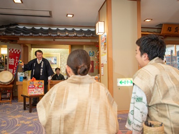 *毎日夜９時より、全員が参加できる福引き大会を開催。
