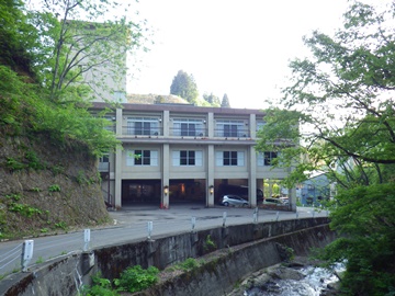 *外観/商売繁盛、家運隆昌の神と知られる高龍神社から徒歩3分の立地です。