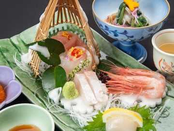 *旬の幸、地元の幸を大切にした創作料理です。