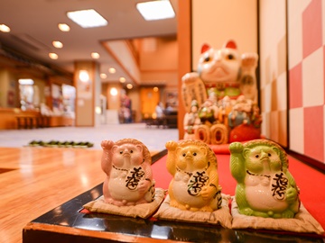 *高龍神を祀った高龍神社霊泉が源！館内は福を招く縁起物がいたるところに！