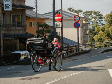 *【周辺観光】人力車はおすすめの移動手段のひとつ。