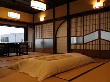 *【高岡大仏様正面 2間続き和室23畳】落ち着いた和のしつらえが静かな時間を演出