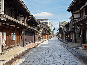 *周辺情報：【金屋町】高岡城の城下町として栄えた当時の面影を感じさせます