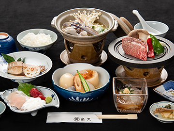 *夕食一例：地元の食材を盛り込んだ季節変わりの夜の御膳