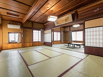 *和室23畳：二間続きの広々としたお部屋