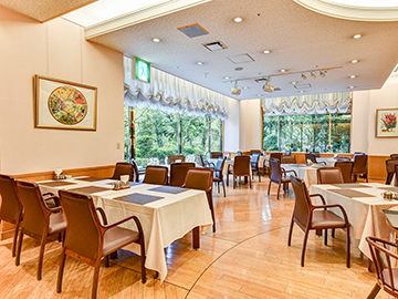 *【レストランひむか】光豊かな空間で、バラエティに富んだ宮崎の食材をぜひご堪能ください。