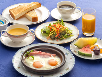 【朝食一例‐洋食‐】栄養満点◎の洋食。目にも美味しいお料理です。