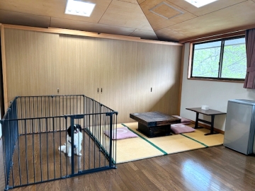 *部屋一例（アネックス館）／2階はペットサークル付の寝室。寝るときも一緒で安心！
