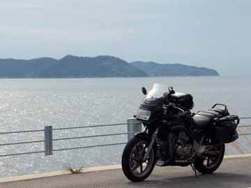 *愛車に乗って瀬戸内をツーリング（イメージ）