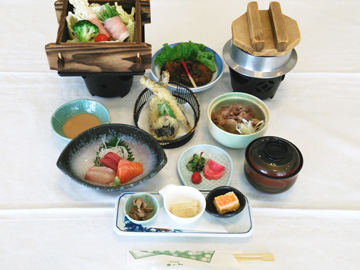 *【夕食一例】季節や材料に合わせた料理をご提供いたします。