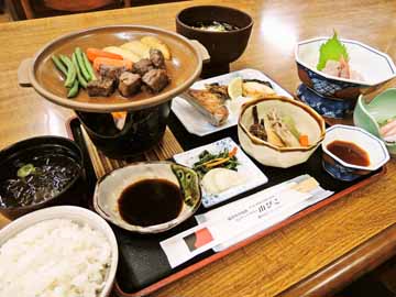 【ご夕食一例】季節の「能登の里山里海」の食材を使った和定食です