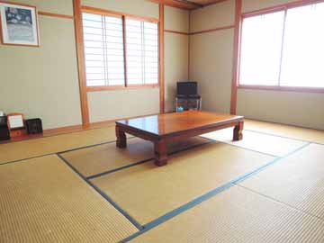 【和室10畳】ご家族、グループに◎手足を伸ばしてのんびりお寛ぎください