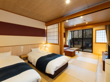 *【2階(禁煙)和洋室一例】和モダン客室。愛知川や山々を眺めながら温泉をお楽しみいただけます。