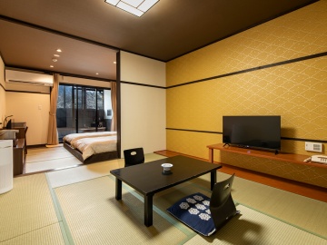 *【2階(喫煙)和洋室一例】和モダン客室。愛知川や山々を眺めながら温泉をお楽しみいただけます。